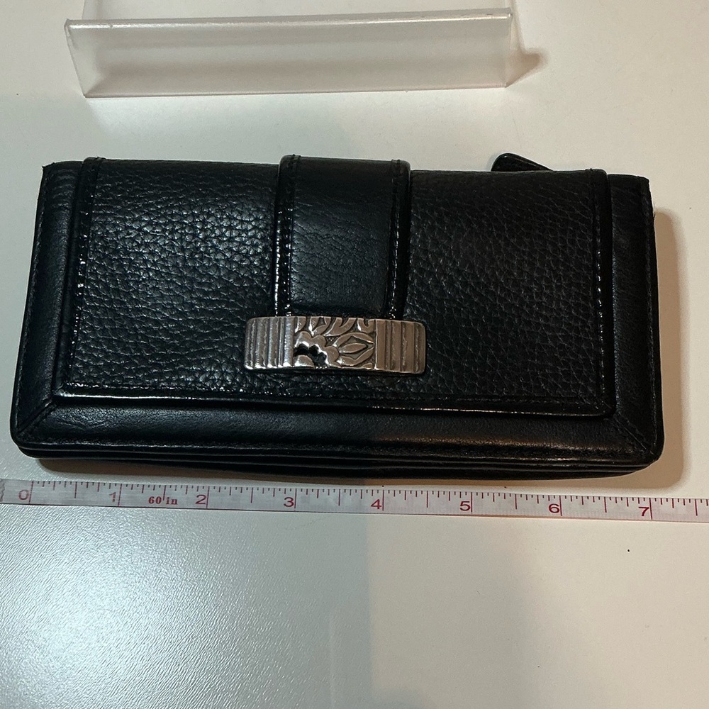 Brighton Black Pebbled & Patent Leather Medium Bifold Wallet Clutch EUC - Picture 13 of 15